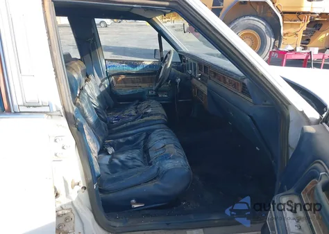 1984 Lincoln Town Car z USA, uszkodzony, nr VIN 1LNBP96F8EY706254